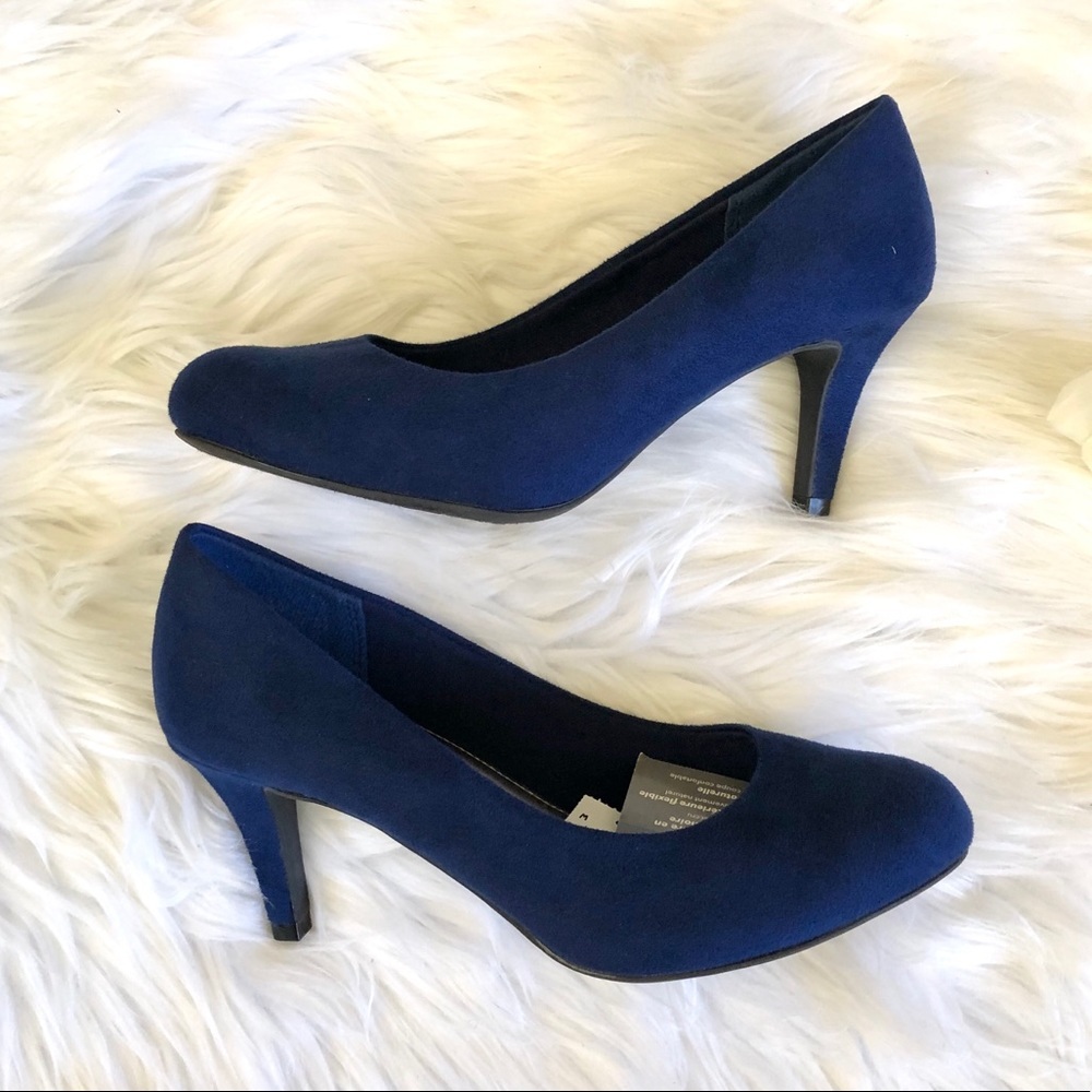NWT Blue suede pumps for wide feet - Picture 2 of 4
